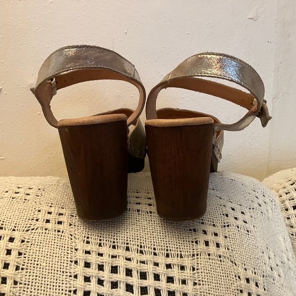 Ten Points Silver Open Toed Sandal Soft Sole Clogs - Picture 10 of 13